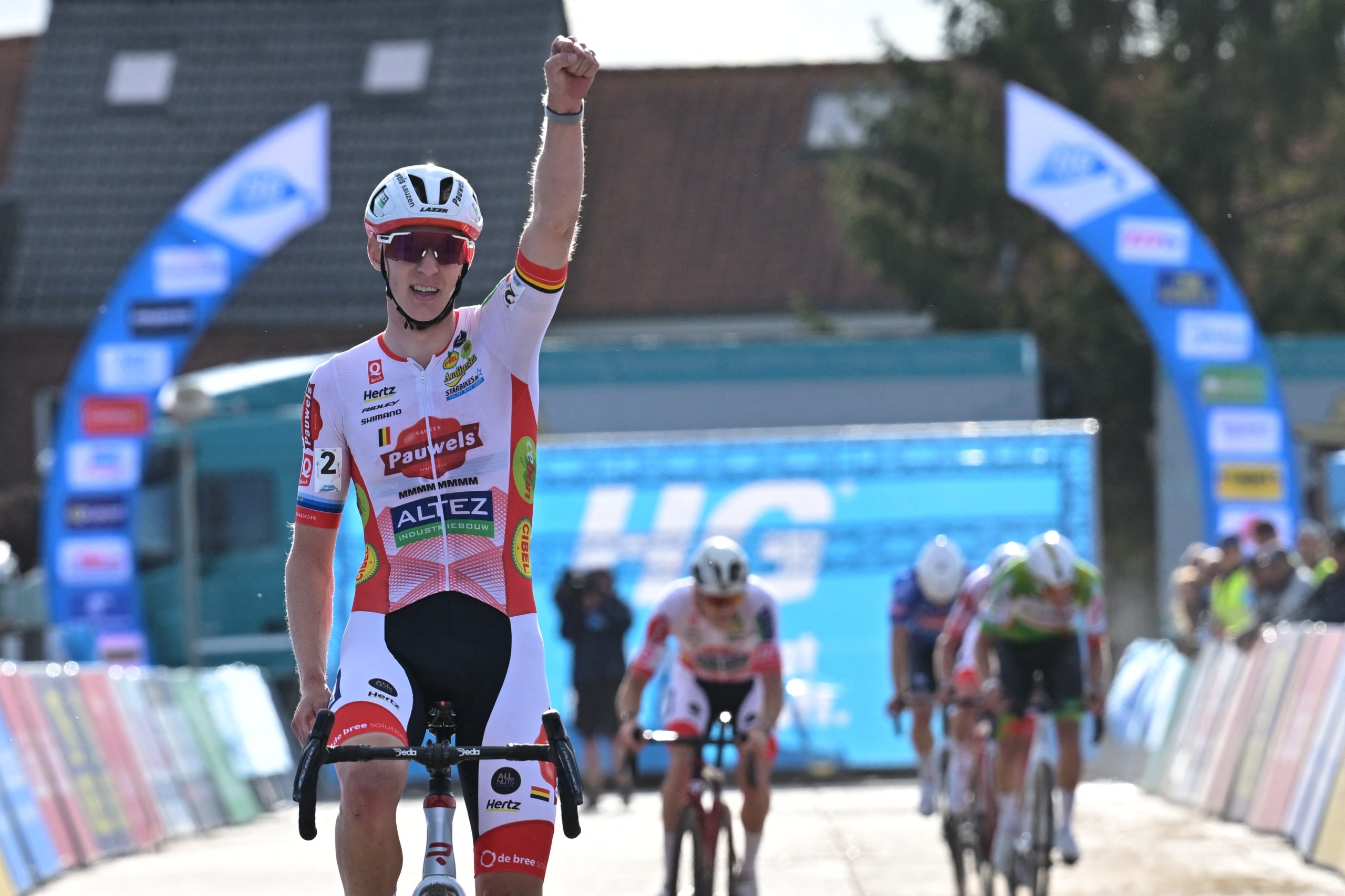 HG Cross: Michael Vanthourenhout scores solo victory in Dendermonde as Pauwels Sauzen go 1-2