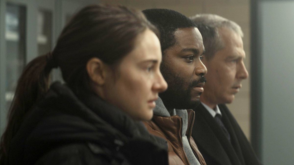 (L-R) Shailene Woodley as Eleanor Falco, Jovan Adepo as Jack Mackenzie and Ben Mendelsohn as Geoffrey Lammark in &quot;To Catch a Killer&quot;