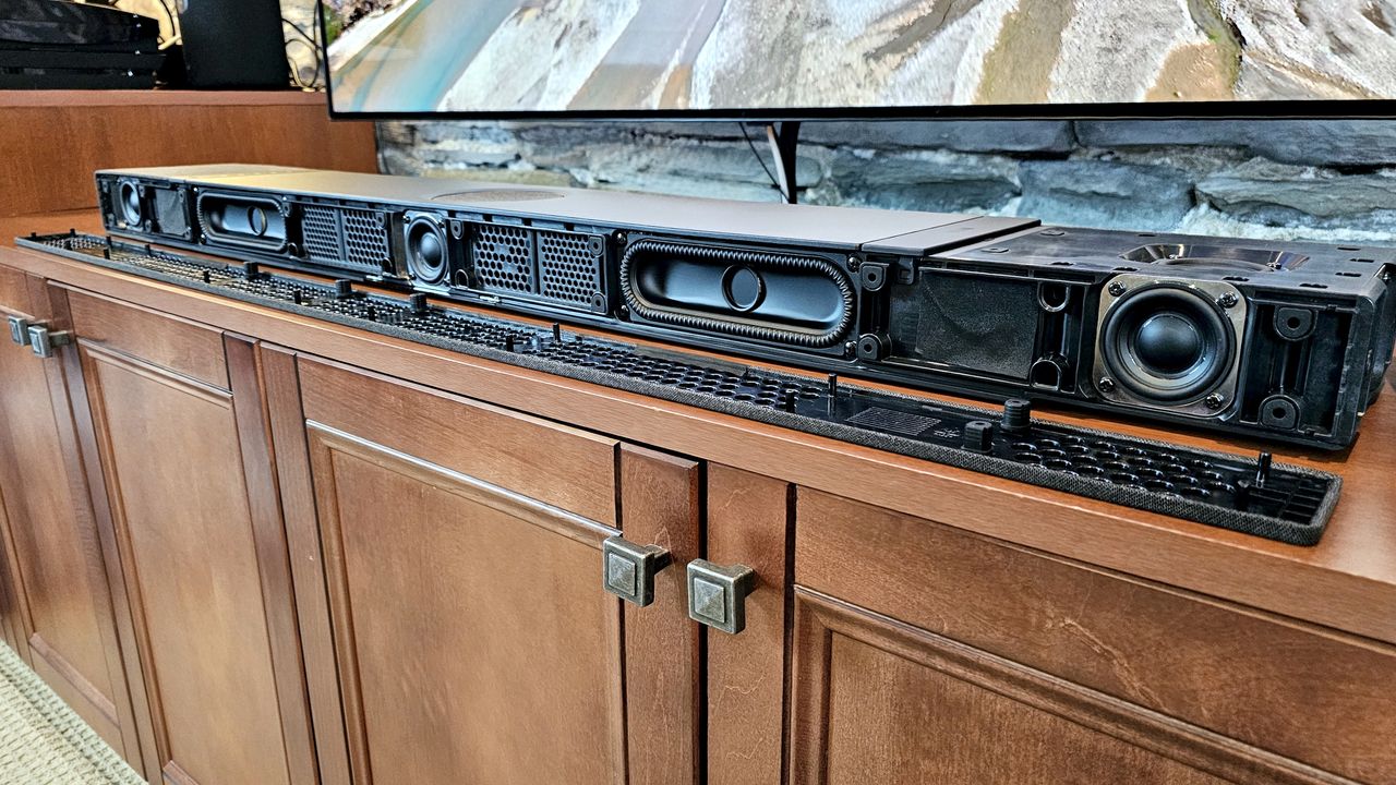 KEF XIO speaker drivers detail