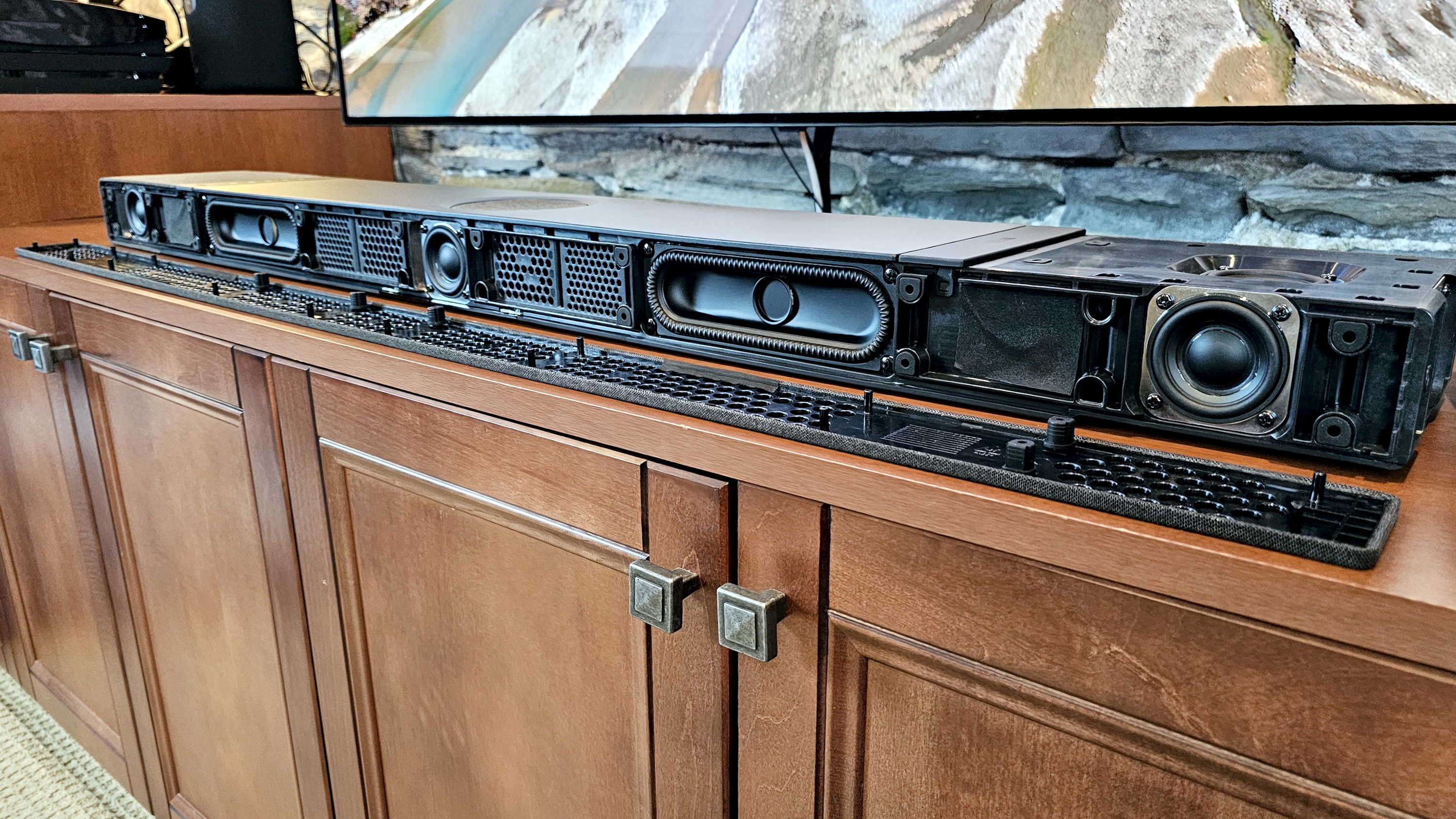 KEF XIO speaker drivers detail