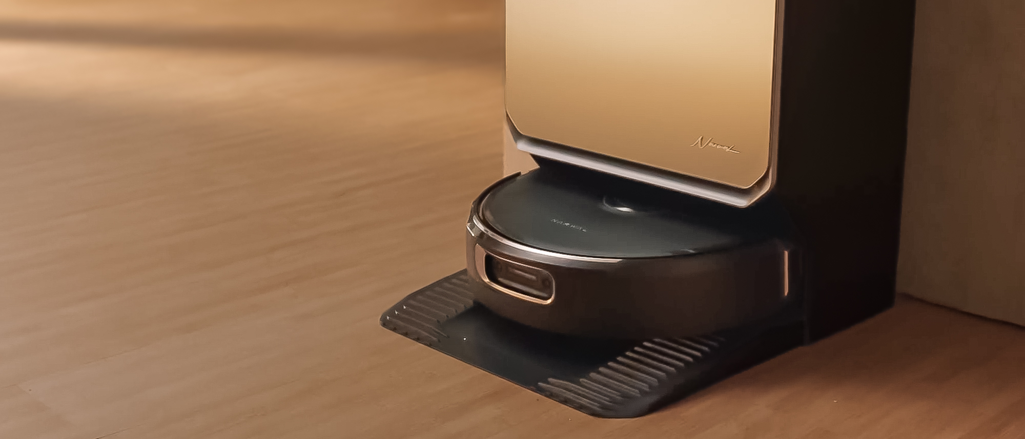 Narwal Flow 2 in its docking station