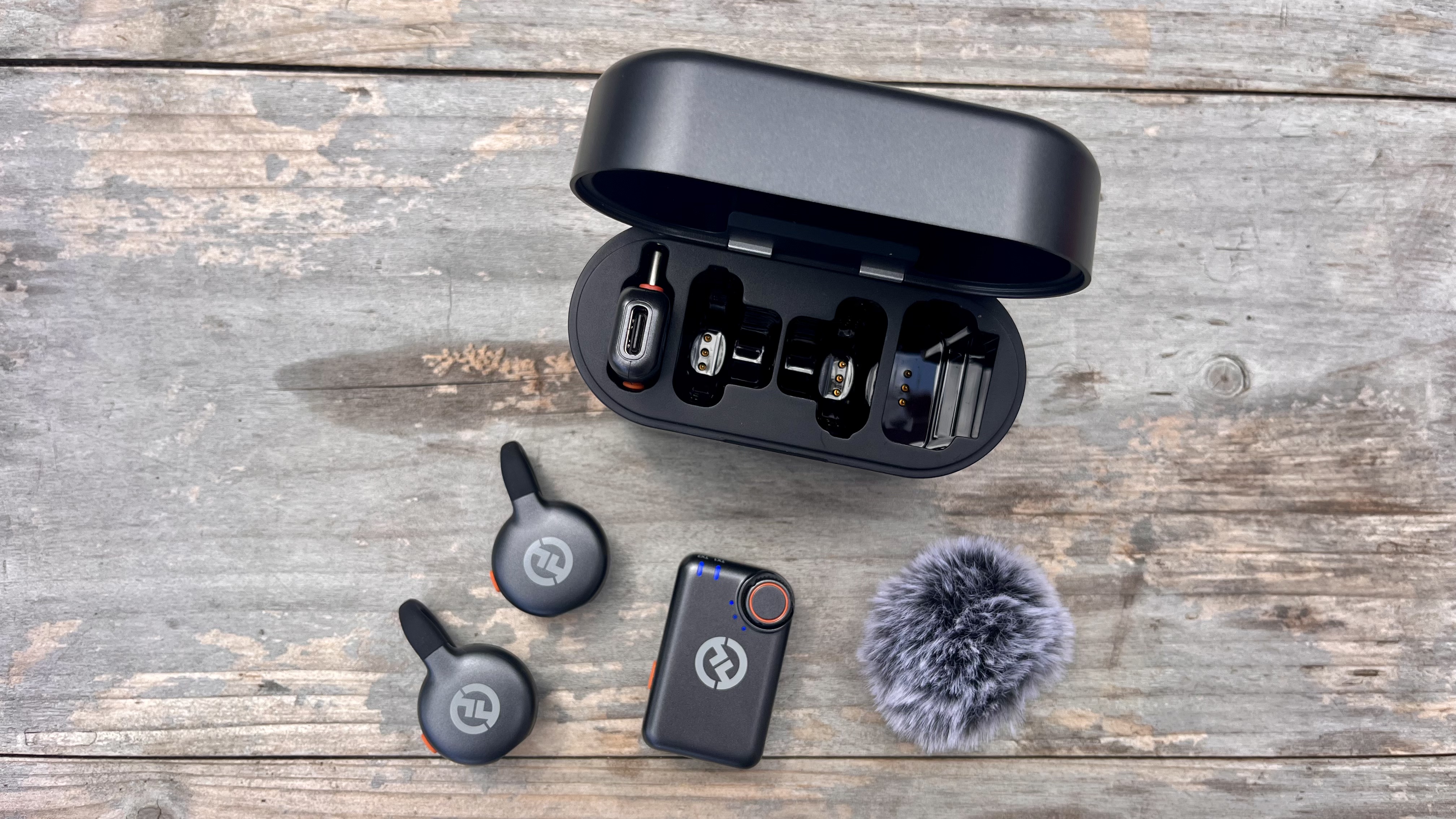 Hollyland Lark M2S wireless mic kit