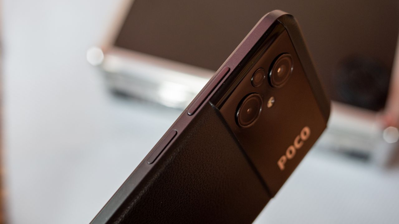 POCO M5 power button and volume rocker