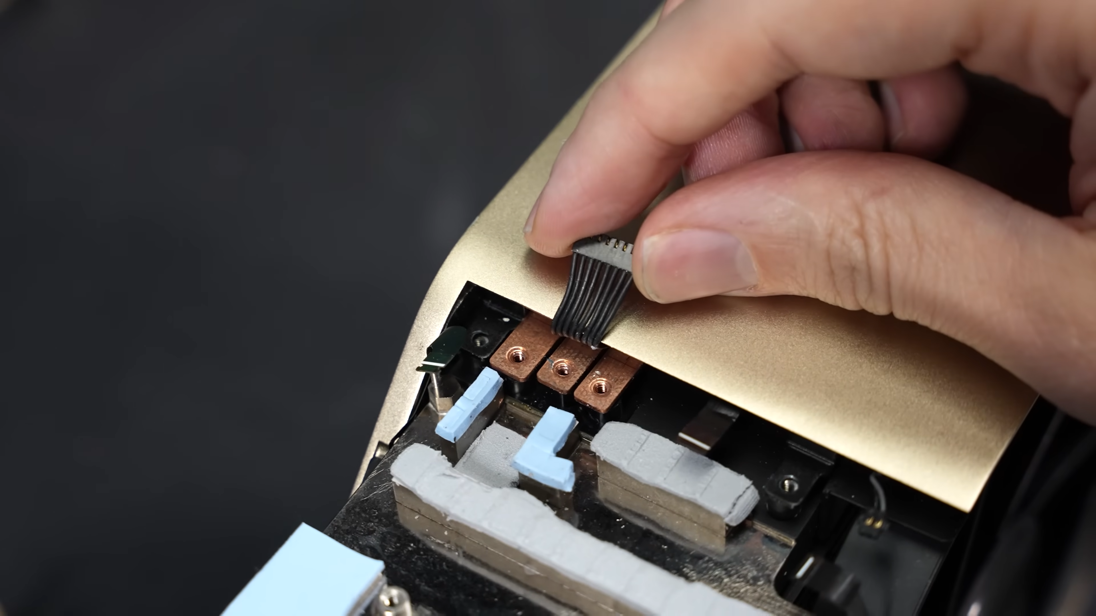 The contact points enabling the dual 12VHPWR power connectors RTX Titan Ada prototype