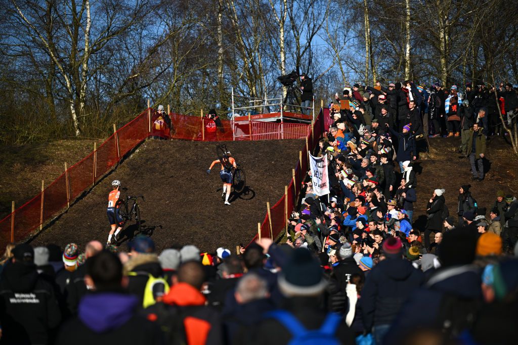 LIEVIN FRANCE FEBRUARY 01 A general view of the peloton competing during the 76th UCI CycloCross World Championships 2025 Womens Elite on February 01 2025 in Lievin France Photo by Luc ClaessenGetty Images