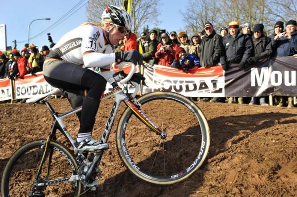 Hanka Kupfernagel (Germany) tries to ride the ramp