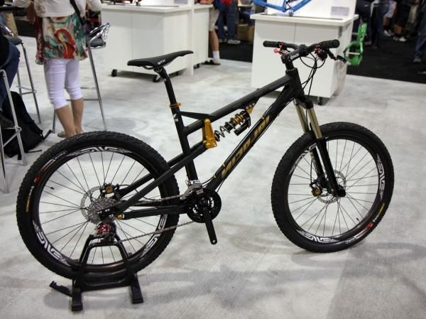 Cane Creek showed off its bits on this beautiful Nicolai.