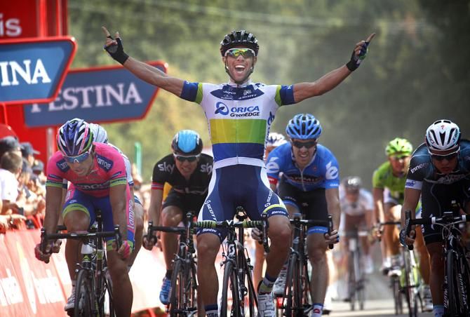 Michael Matthews (Orica-GreenEdge) wins his first Grand Tour stage