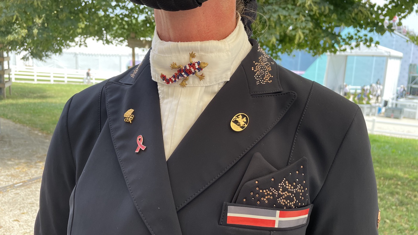 Aquamarijn's rider Yvonne Losos de Muniz with her gecko stock-pin
