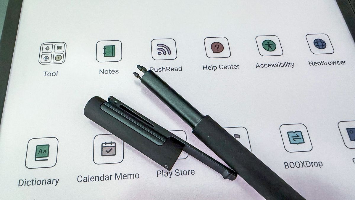 Replacement nibs on the top of the Boox Pen 3 stylus lying atop the Boox Note Air5 C