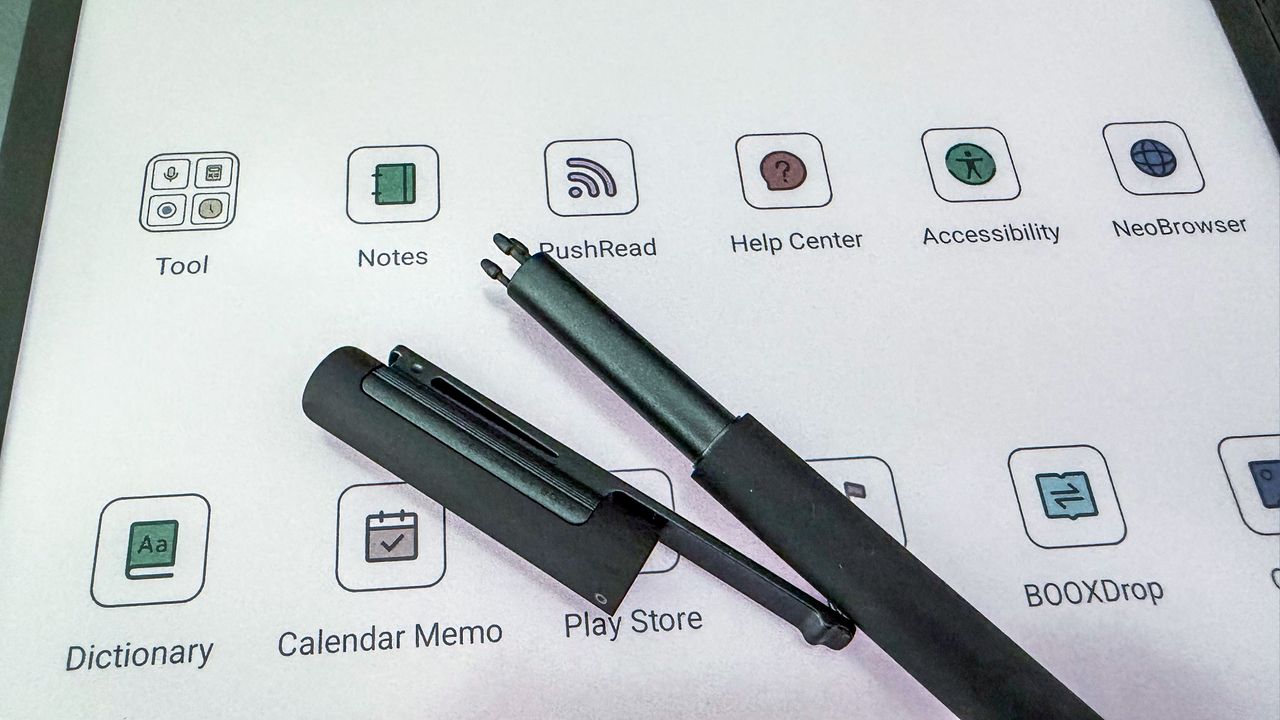 Replacement nibs on the top of the Boox Pen 3 stylus lying atop the Boox Note Air5 C