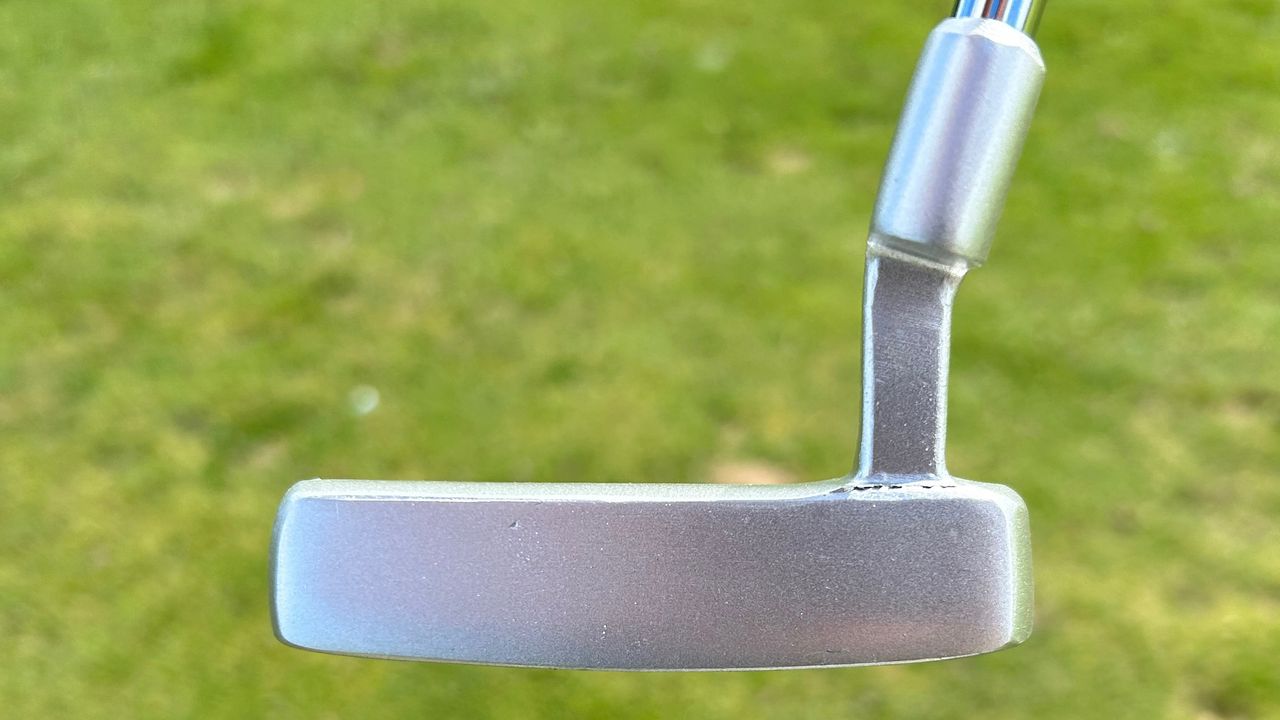 Photo of the putter in the Ram Golf SDX Junior Package Set