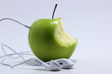 Apple iPod headphones with apple fruit