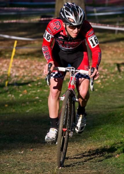 Steve Fisher (RAD Racing) fights to stay intact with the chase group.