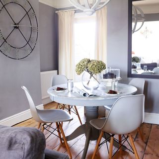 dining room with wooden flooring and round white table with chairs