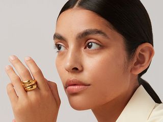 model wears Sées ring in gold from Jenny Bird