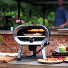 REVOVLE pizza oven