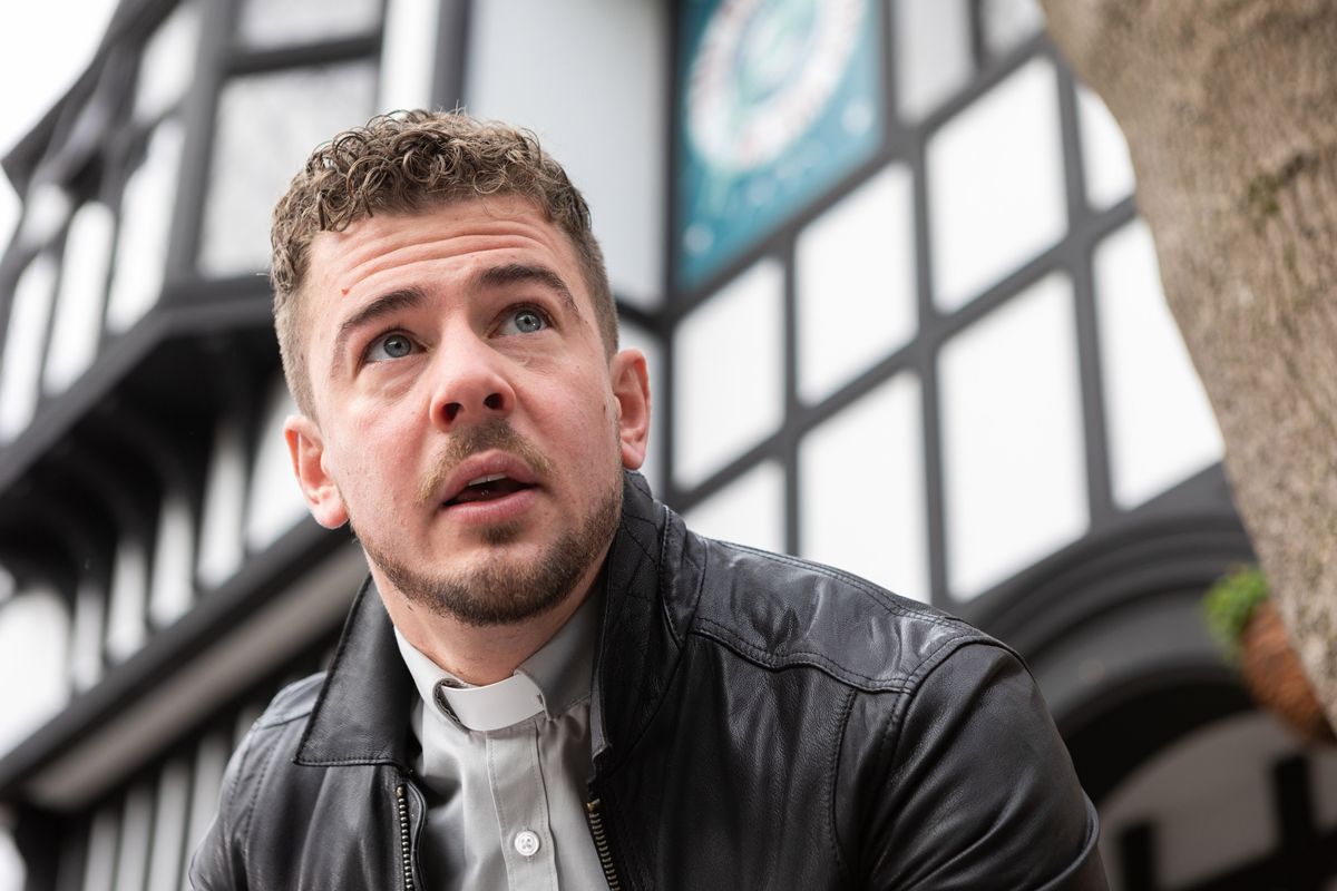 Can Joel Dexter save his dad Warren&#039;s life in Hollyoaks? 