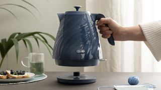 De'Longhi Ballerina Seta kettle