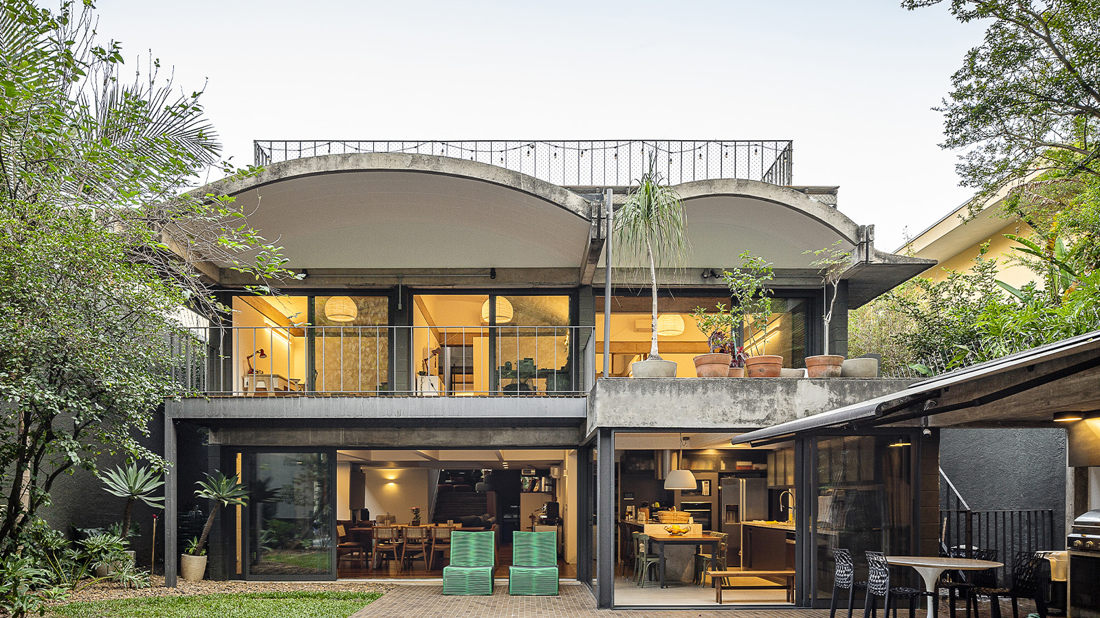 Brazilian Brutalism-inspired Arches House