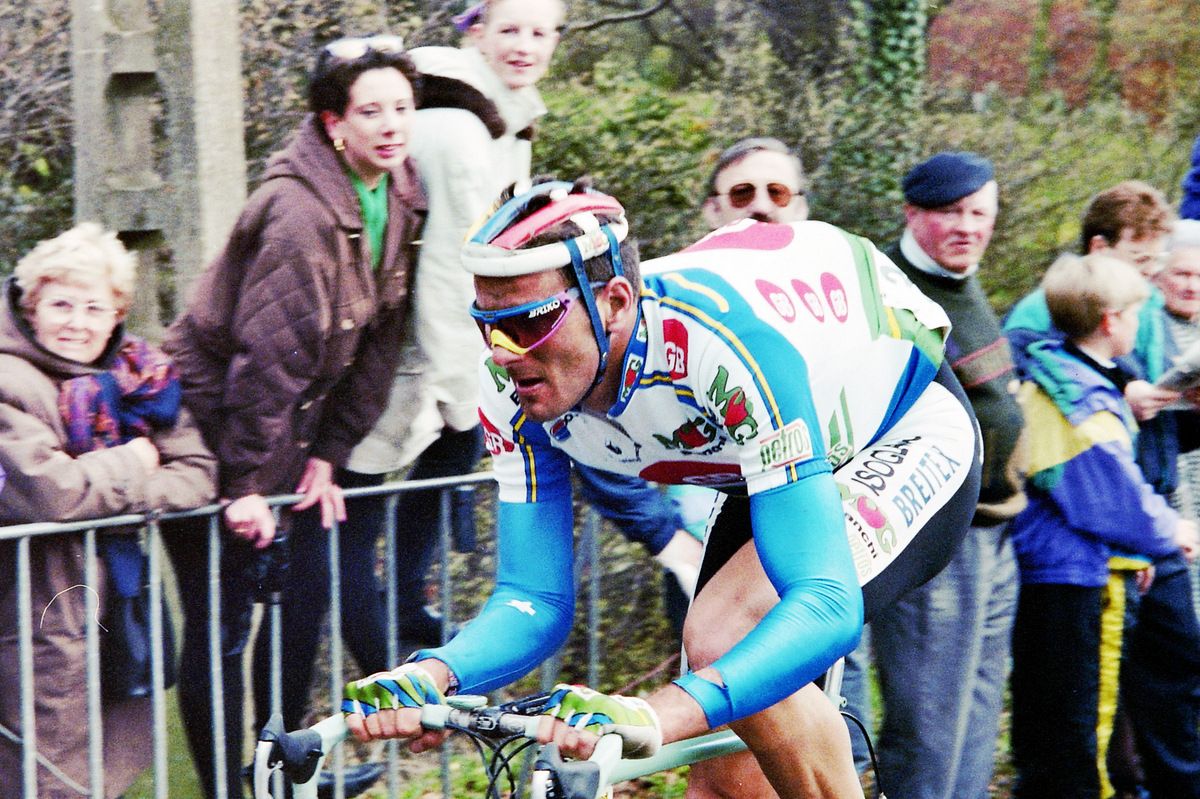 Eros Poli modelling the early-90's cycling look