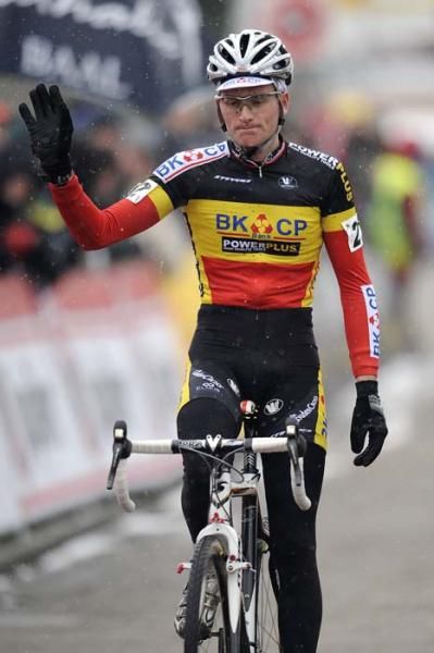 Belgian under 23 Champion Jim Aernouts acknowledges the crowd after finishing third