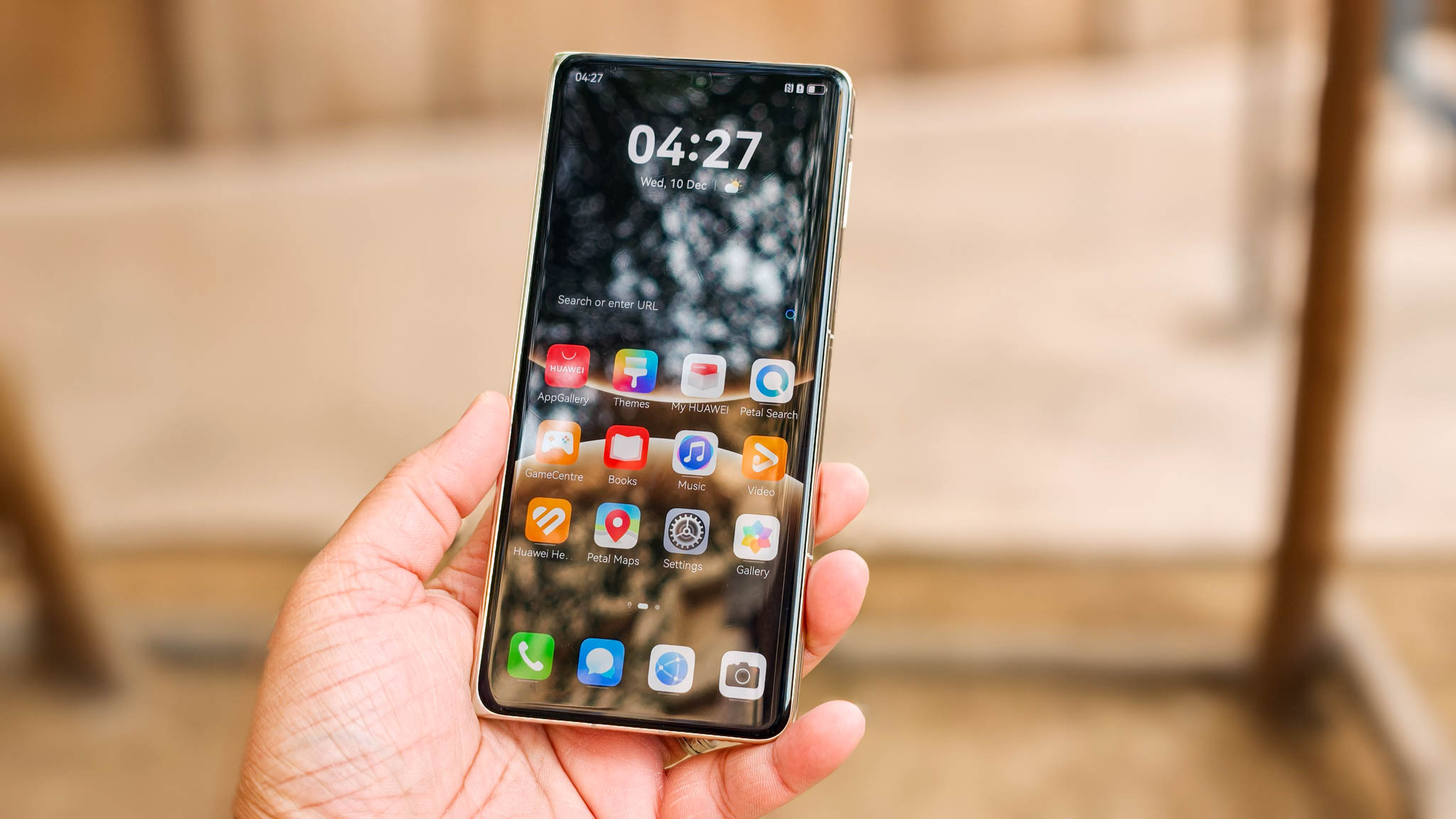 Huawei Mate X7 hands-on testing in Dubai on Android Central