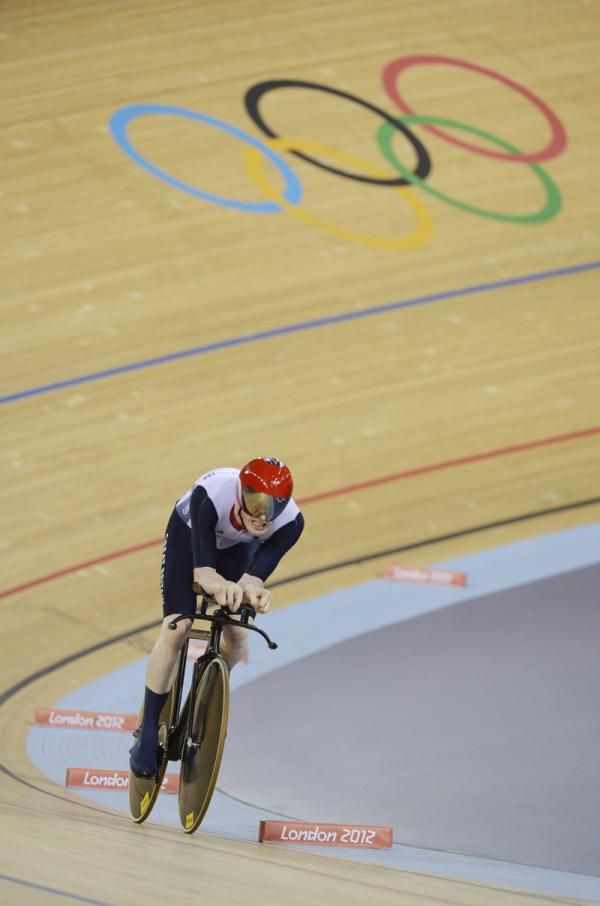 Ed Clancy (Great Britain) digs deep to clock a scorching 1:00.981 for the omnium 1km time trial.