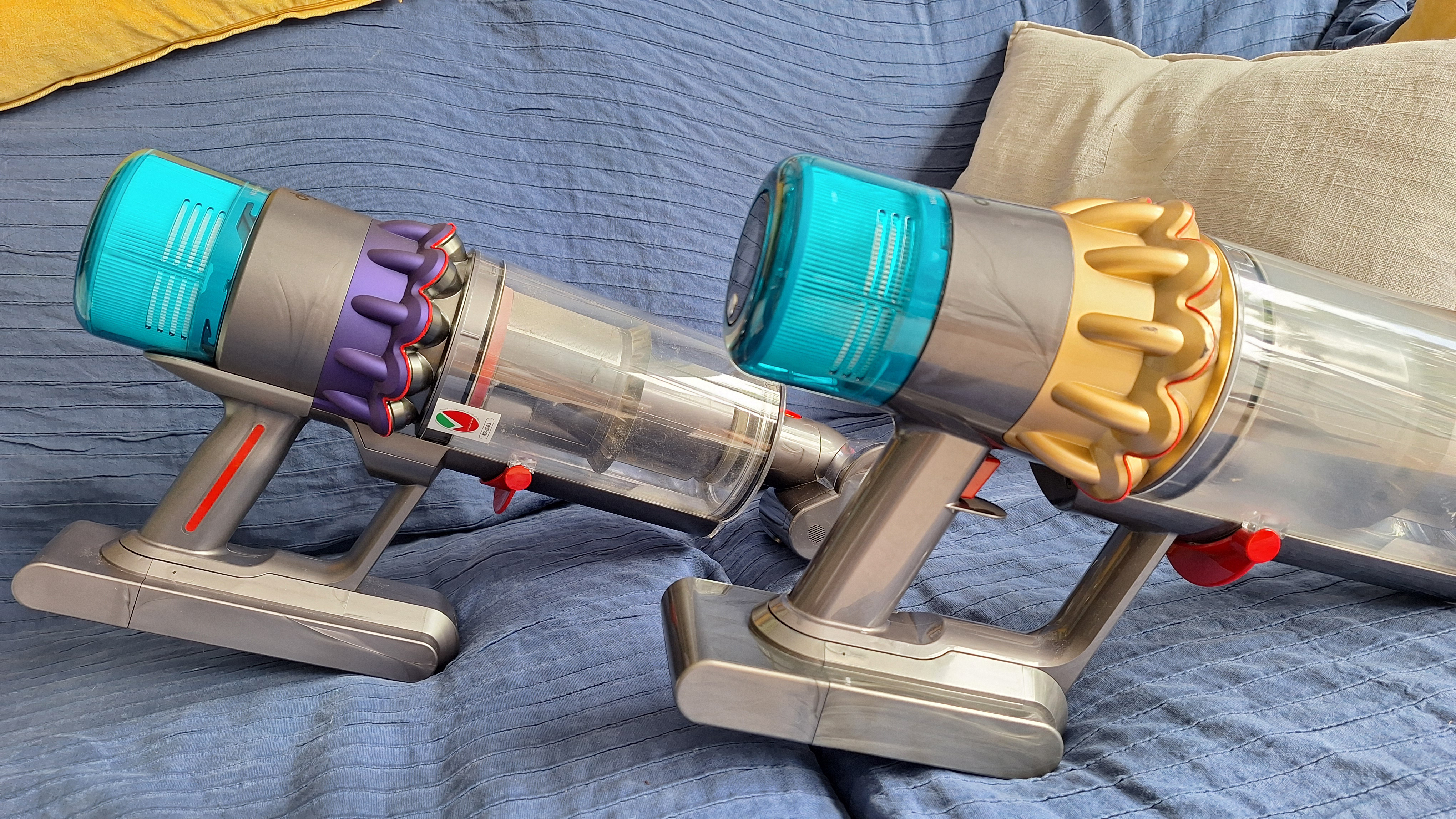 Dyson V15 Detect vs Gen5detect vacuum cleaners