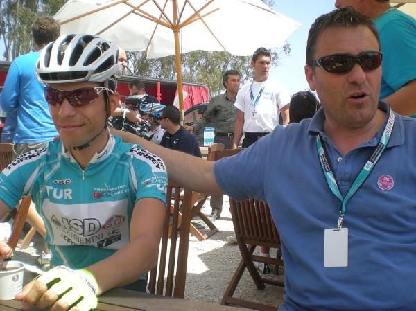 Giovanni Visconti enjoys some Turkish coffee at the start.