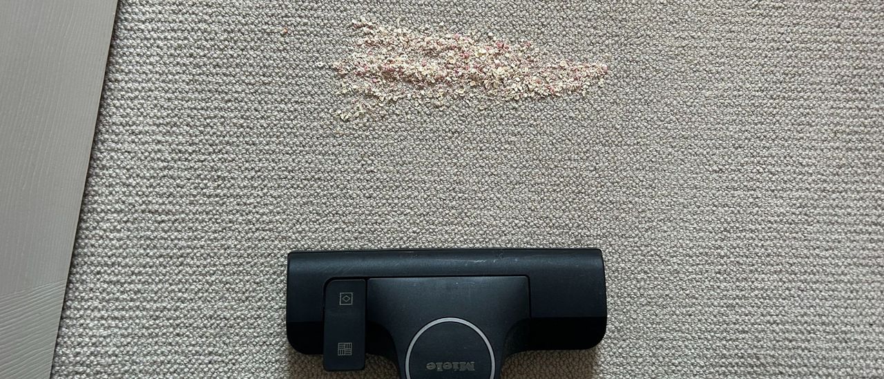 Miele Guard L1 Comfort XL performing an oatmeal test on low pile carpet