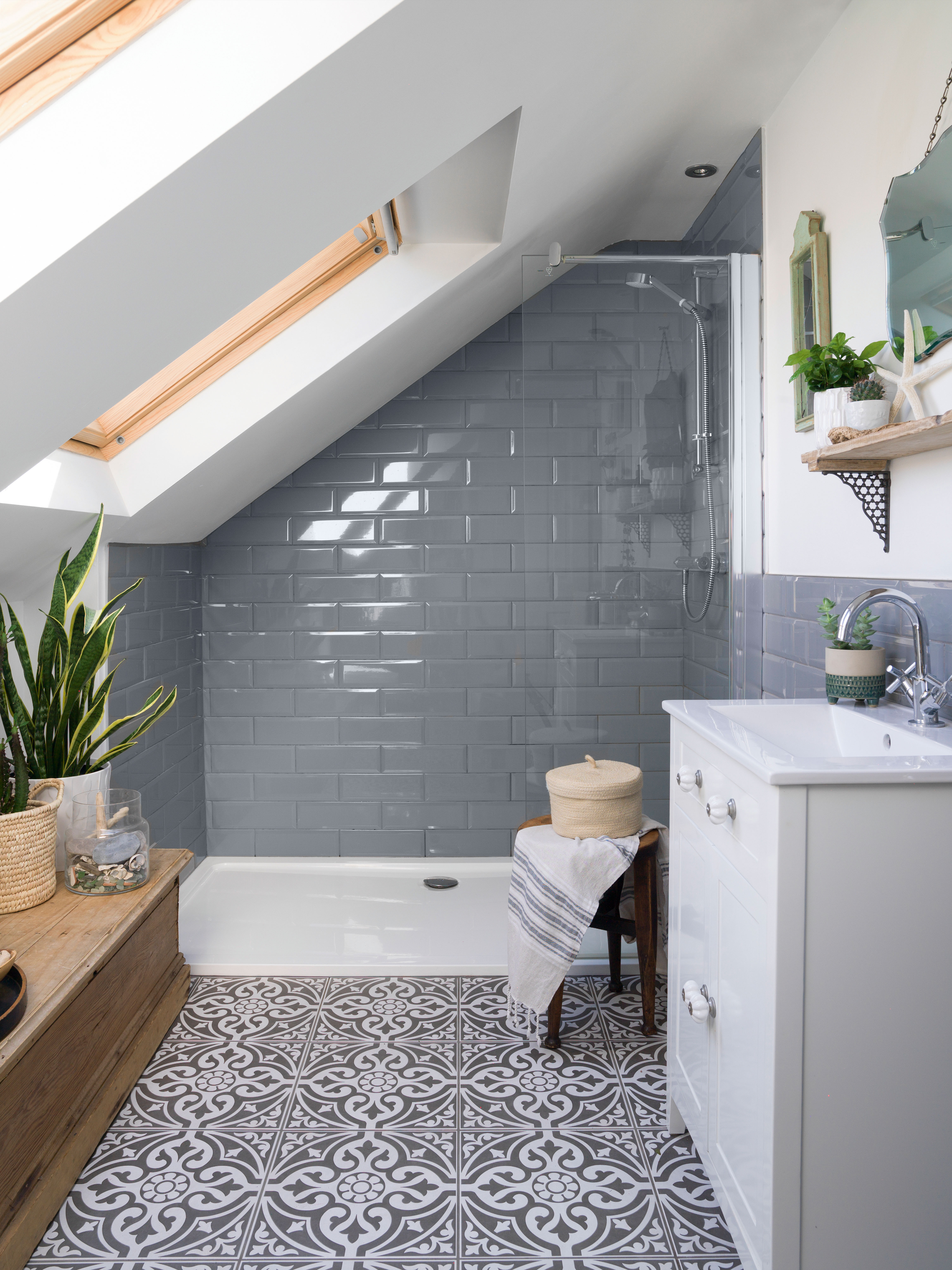 15 Small Bathroom Tile Ideas Stylish Ways To Make Your Space