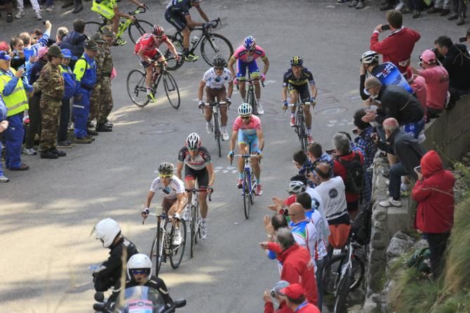 Vincenzo Nibali (Astana) tracks his rivals