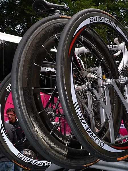 Team cars were set up with both Dura-Ace and Zipp wheels as spares.