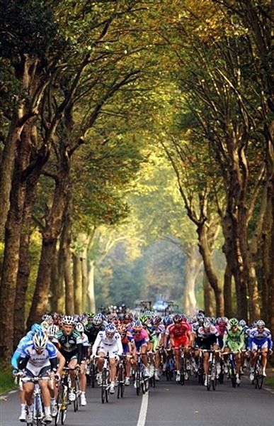 A typical Paris-Tours impression