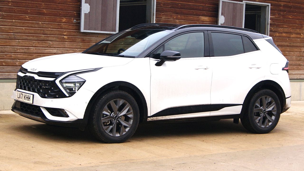 Kia Sportage three quarters on