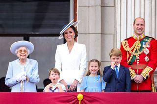 Queen with the Cambridge Family on the balcony