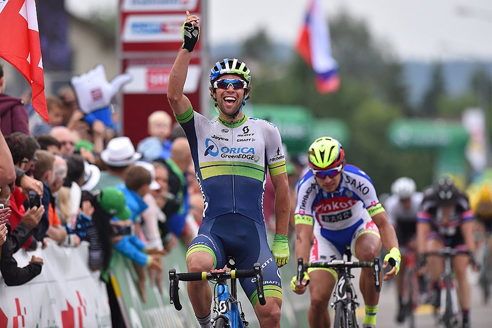 Michael Matthews (Orica-GreenEdge) out sprints Peter Sagan (Tinkoff-Saxo)