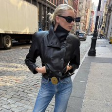 Model elsa hosk wear the stand collar jacket trend 2026