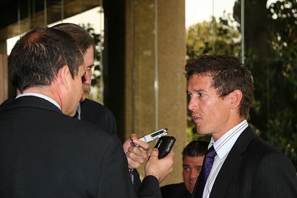Queenslander Robbie McEwen (Davitamon-Lotto) will take on the Shire boys on their home turf