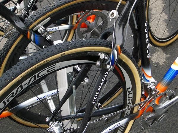 Dreamy carbon fiber Spooky brake calipers, plus Dura-Ace carbon wheels