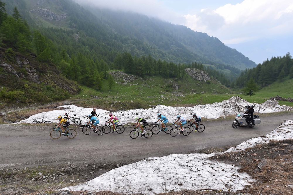 Steven Kruijswijk (LottoNL-Jumbo) leading the GC group