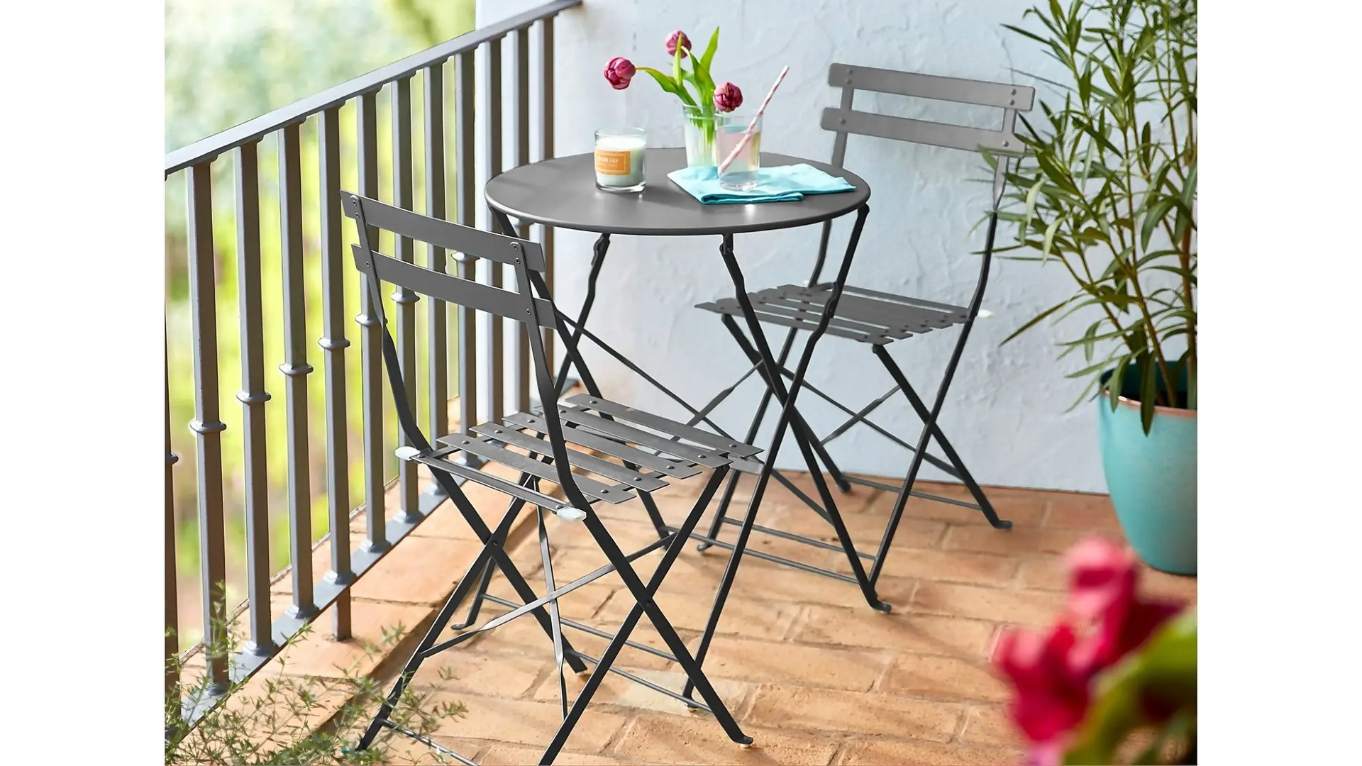 A grey metal bistro set on a balcony - Lazio Homebase