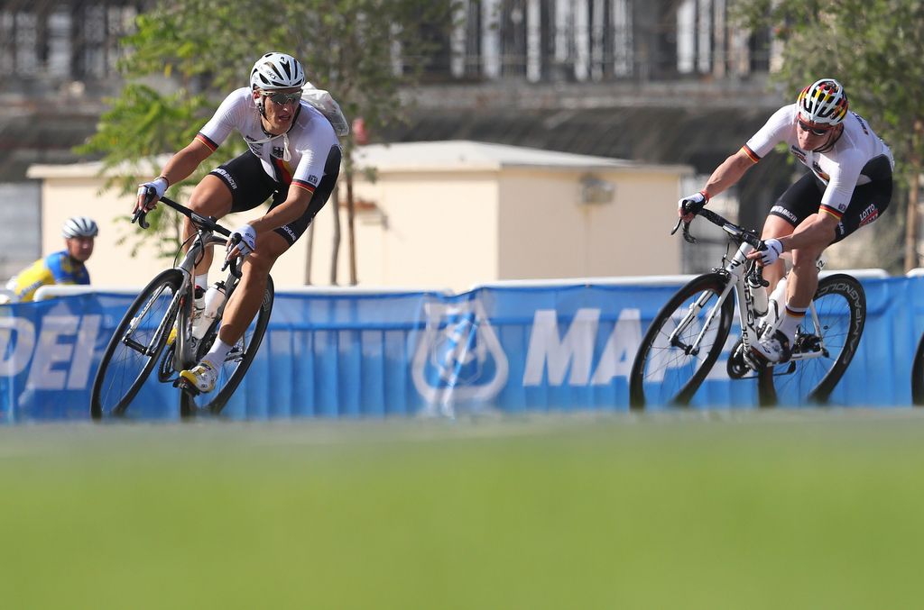 Marcel Kittel gave it his all to bring Andre Greipel (Germany) back into contention