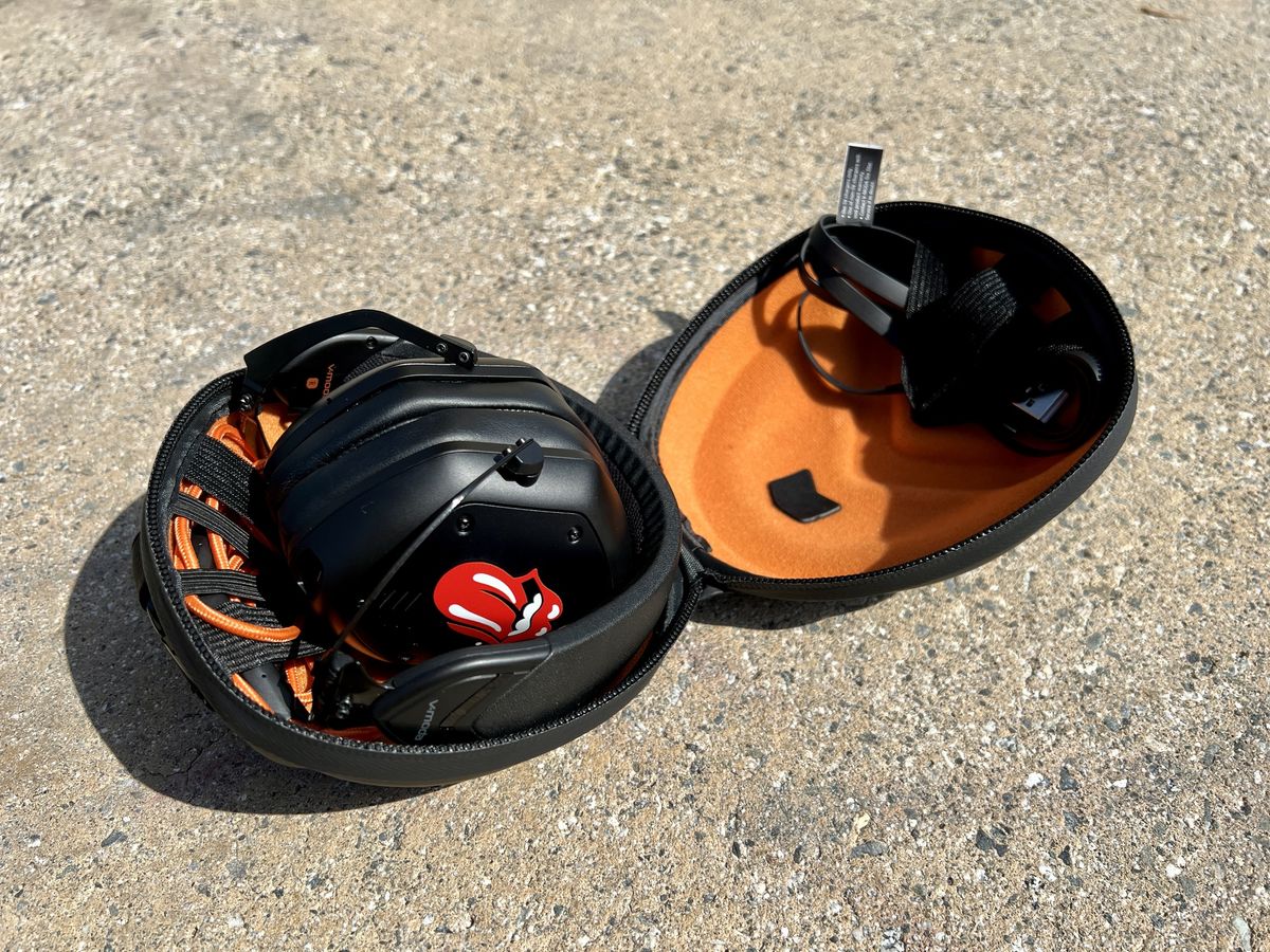 V Moda Crossfade 2 Wireless Rolling Stones Case Full Open