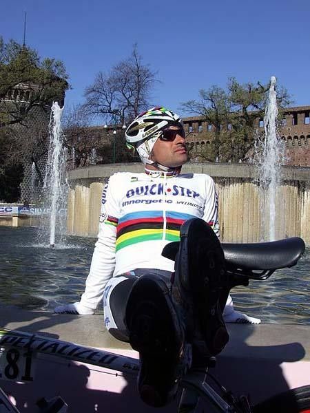 Bettini soaks up the sun in Milano.