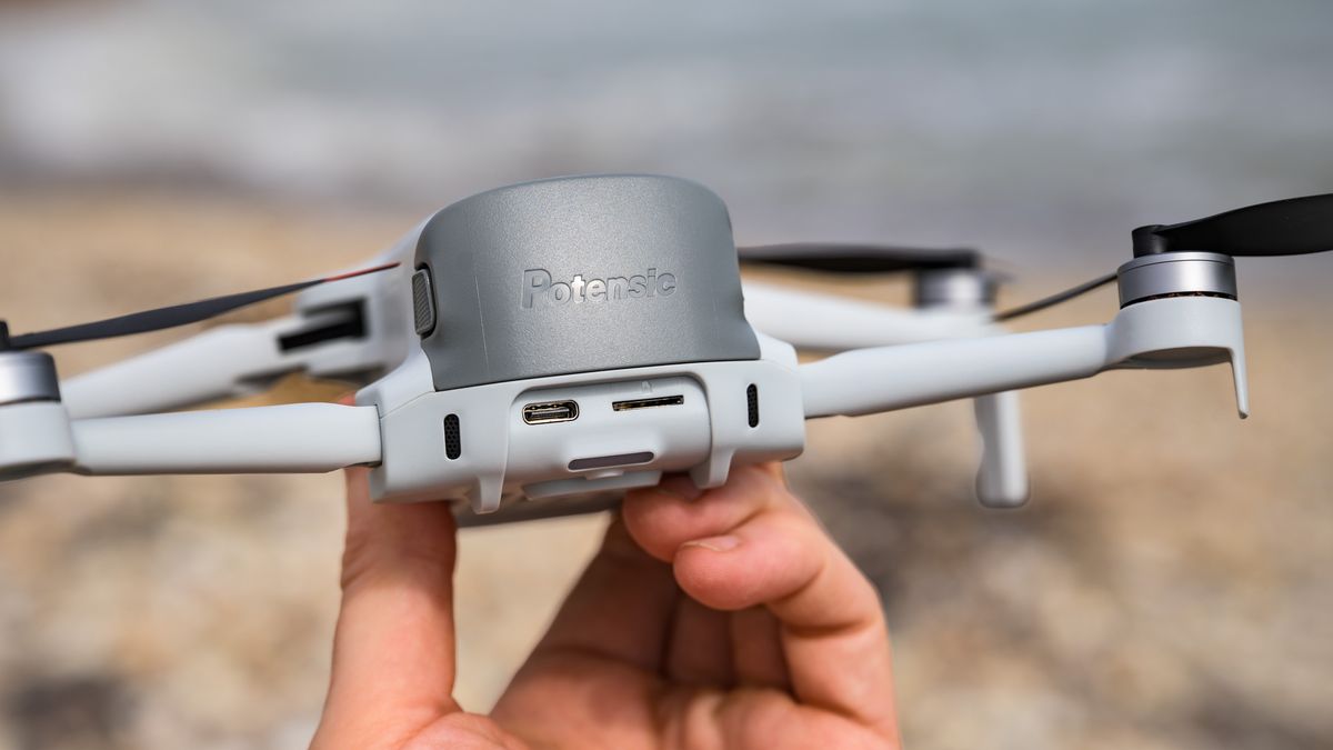 Closeup of the Potensic Atom 3 beginner drone's battery, inserted in the drone