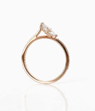 Engagement ring in gold and diamonds by Sansoeur