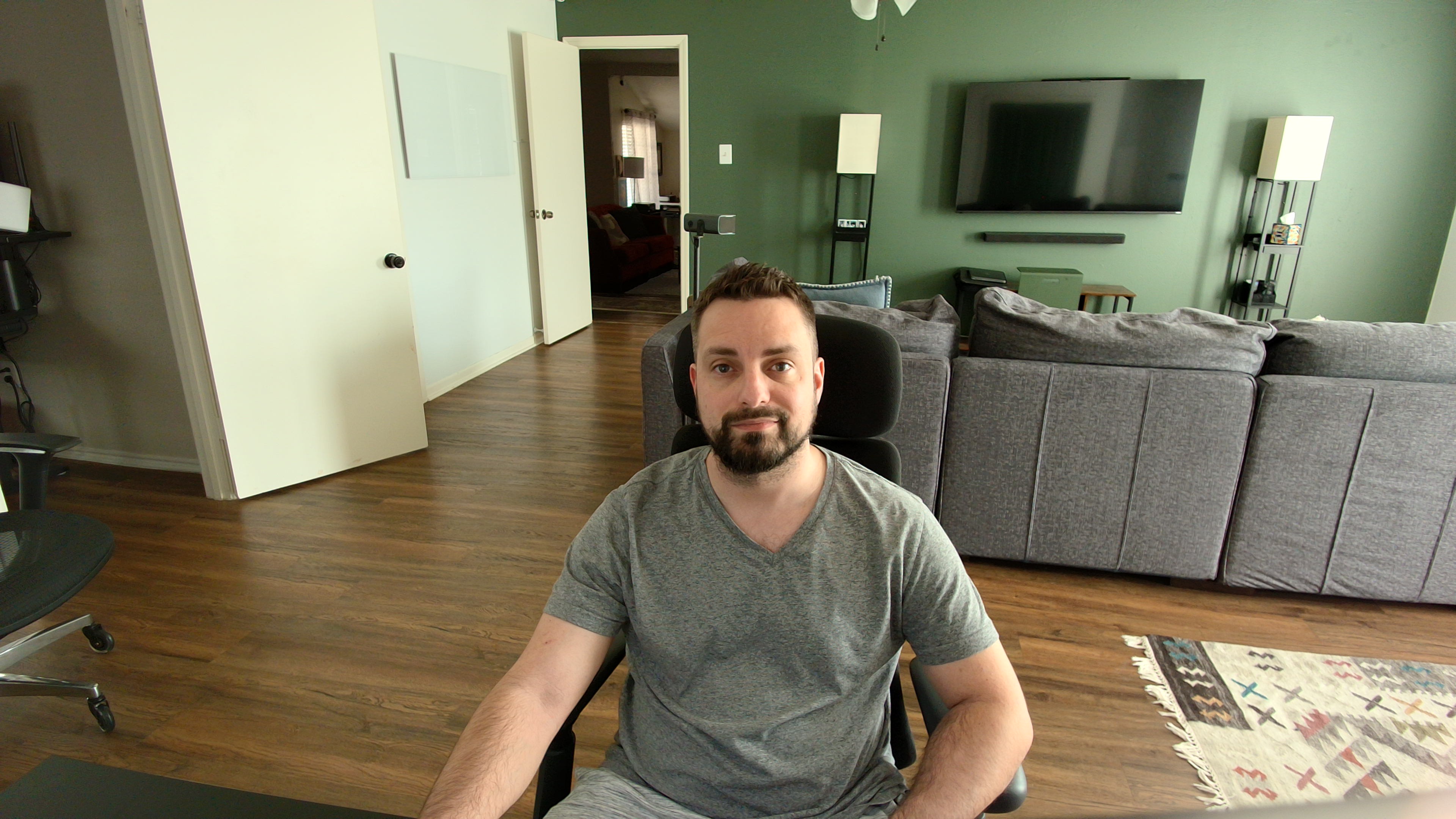 Test shots from the Razer Kiyo V2 webcam in natural light and with the lights on