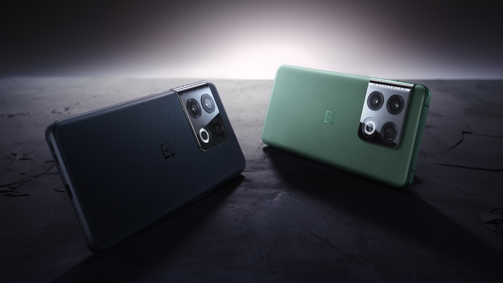 An official render of the OnePlus 10 Pro in Emerald Forest green and Volcanic Black